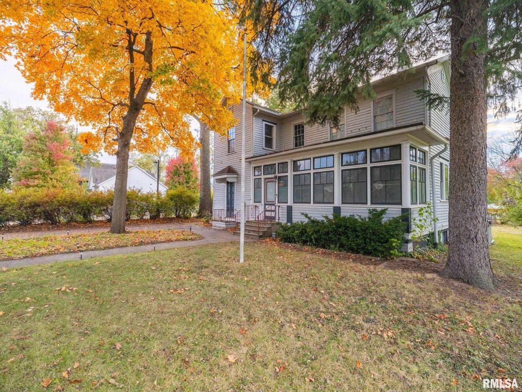 335 BUENA VISTA Avenue, Pekin, IL 61554