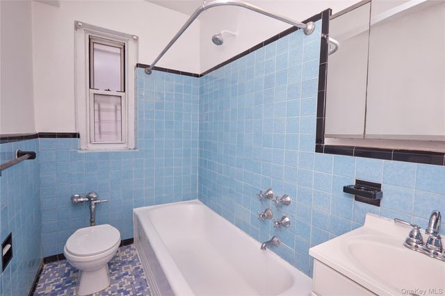 7540 Austin Street 5FL, Forest Hills, NY 11375