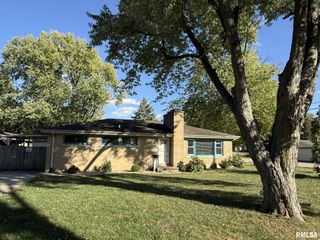 3250 S 1ST Street, Springfield, IL 62703