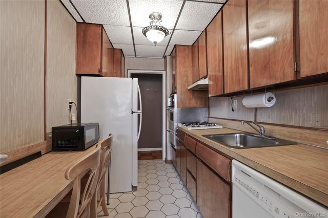 151-31 88th Street 1C, Howard Beach, NY 11414