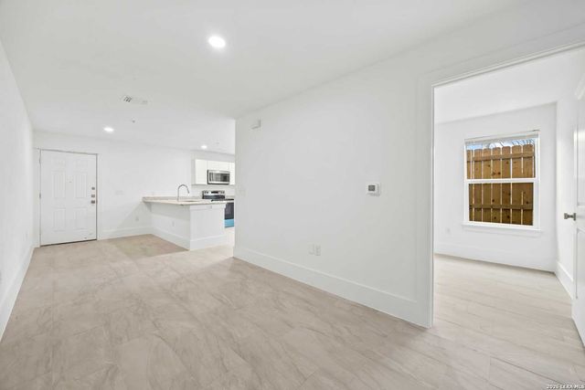 138 Ware Blvd Unit 1102, San Antonio, TX 78221