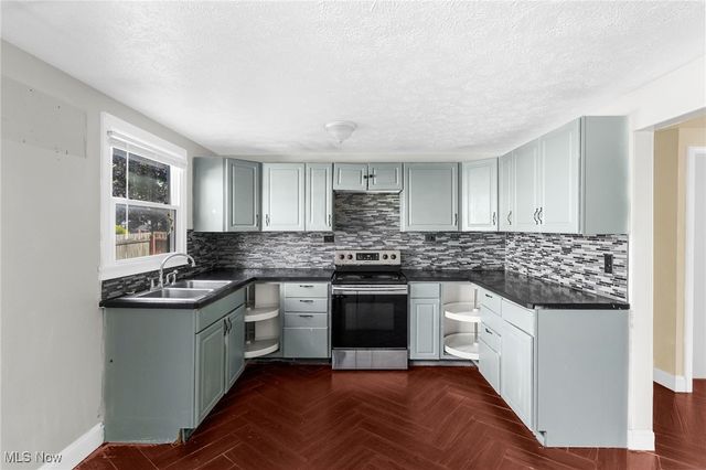 200 Hamrock Drive, Campbell, OH 44405