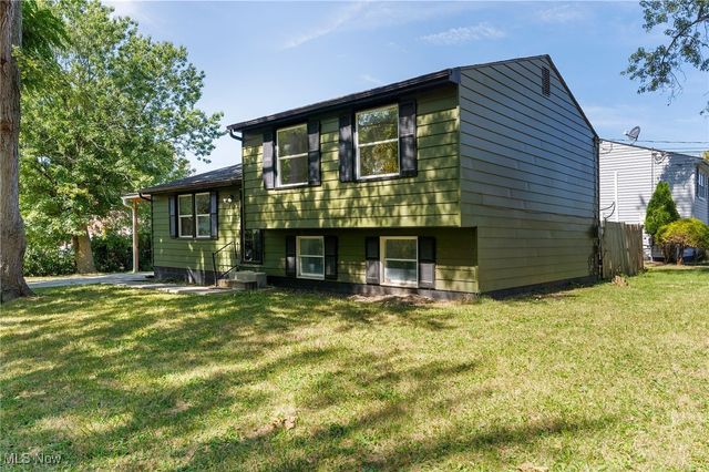 200 Hamrock Drive, Campbell, OH 44405