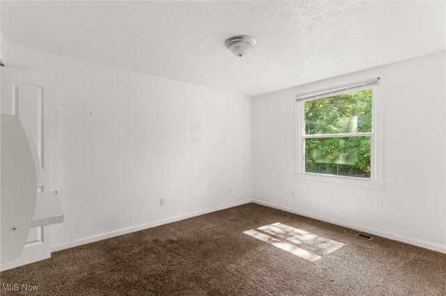 200 Hamrock Drive, Campbell, OH 44405