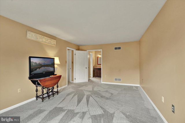 11 VALLEY DR, Birdsboro, PA 19508