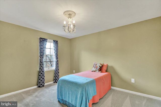 11 VALLEY DR, Birdsboro, PA 19508