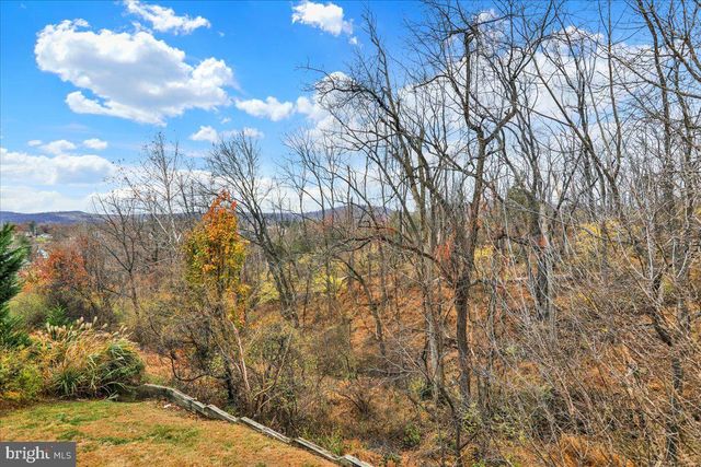 11 VALLEY DR, Birdsboro, PA 19508