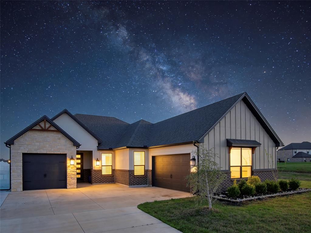 2261 Jackson Lane, Blanchard, OK 73010