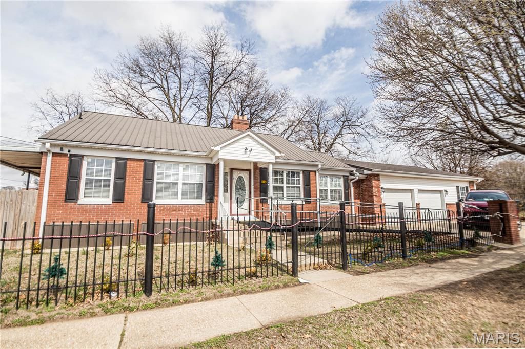 304 W Howard Street, Malden, MO 63863