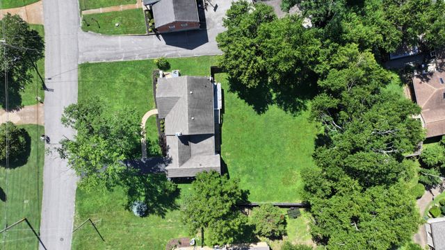 1207 Kenwood Dr, Nashville, TN 37216