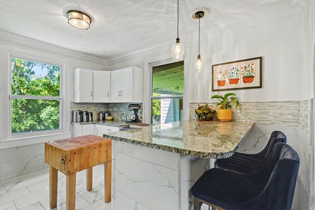 1207 Kenwood Dr, Nashville, TN 37216