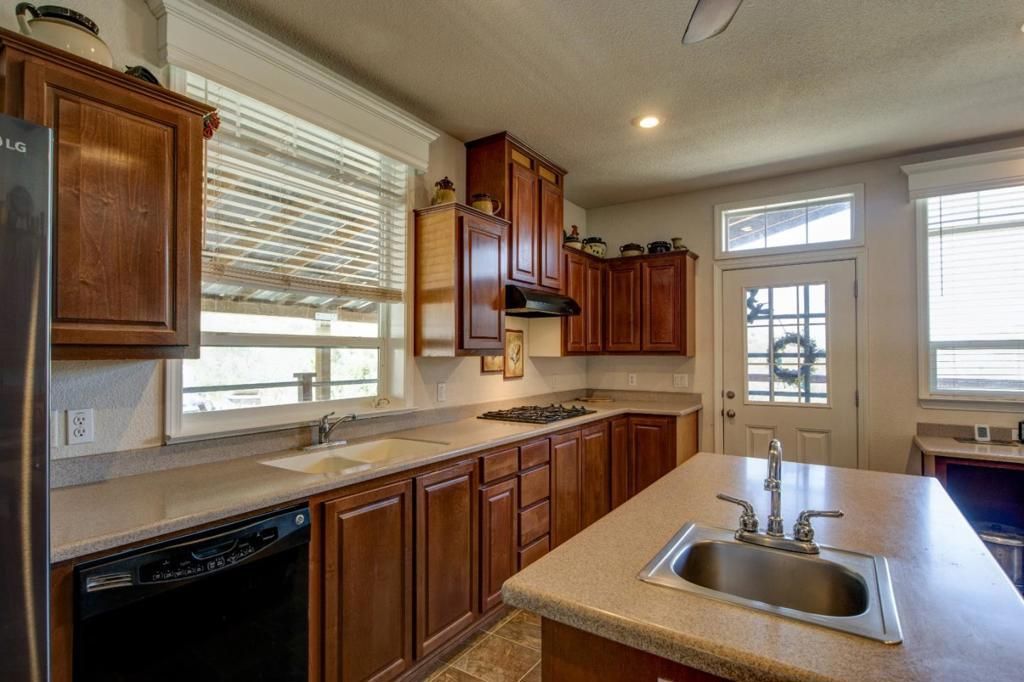 Image 14 of property listing at 17997 Del Puerto Canyon Road, Patterson, CA 95363