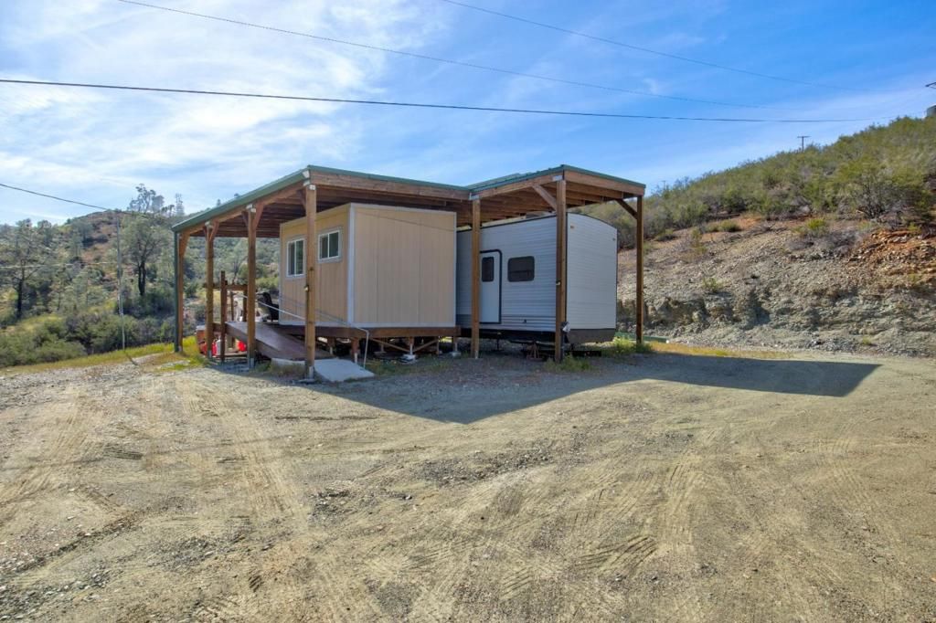 Image 24 of property listing at 17997 Del Puerto Canyon Road, Patterson, CA 95363