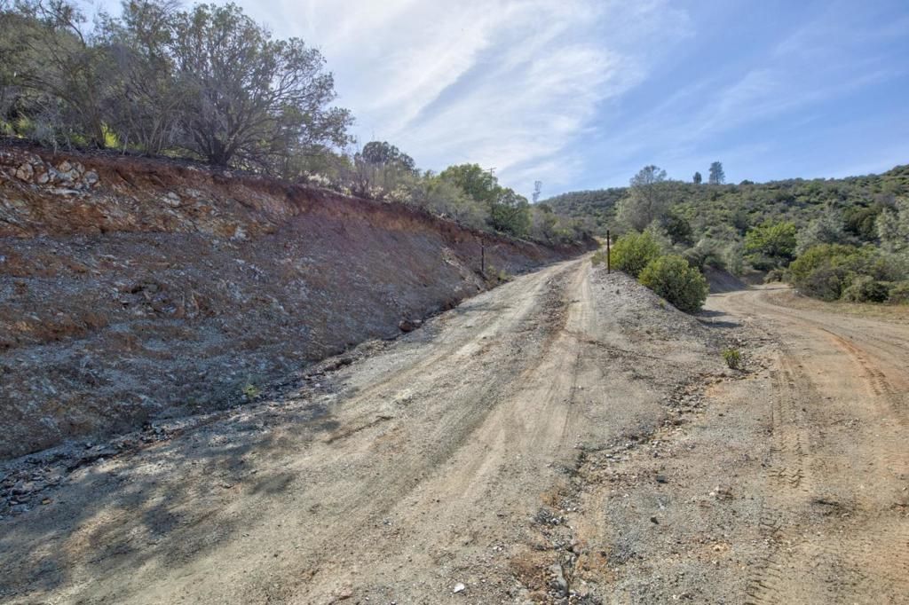 Image 31 of property listing at 17997 Del Puerto Canyon Road, Patterson, CA 95363