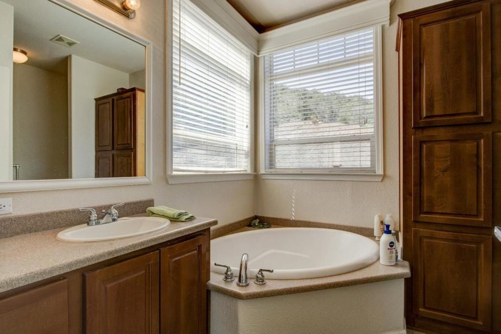 Image 5 of property listing at 17997 Del Puerto Canyon Road, Patterson, CA 95363
