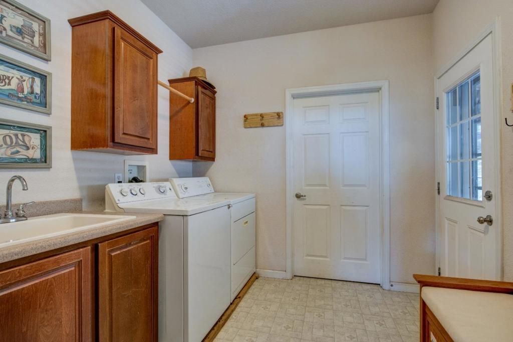 Image 7 of property listing at 17997 Del Puerto Canyon Road, Patterson, CA 95363