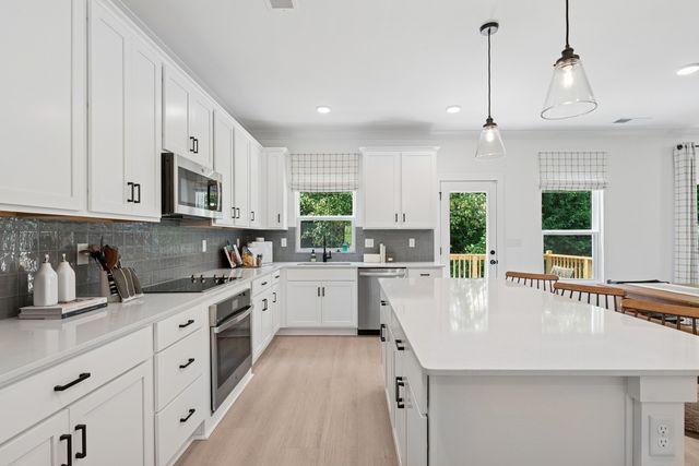 3202 Gravity Drive, Columbia, TN 38401