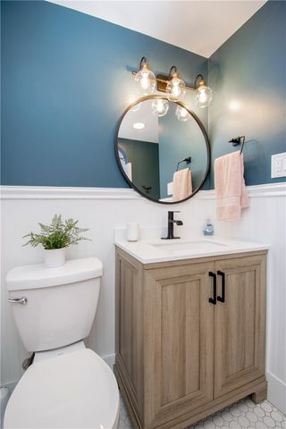 17 Rosedale Court, Middletown, RI 02842