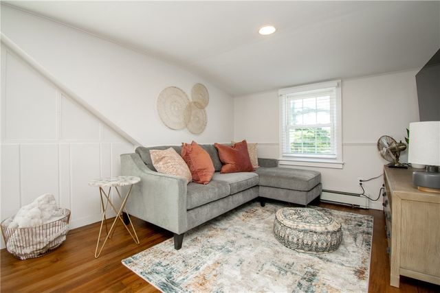 17 Rosedale Court, Middletown, RI 02842