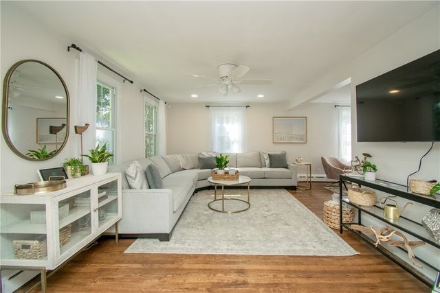 17 Rosedale Court, Middletown, RI 02842