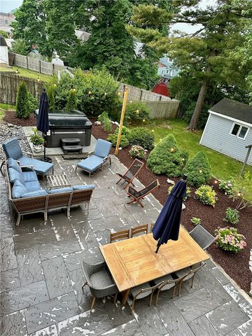 17 Rosedale Court, Middletown, RI 02842