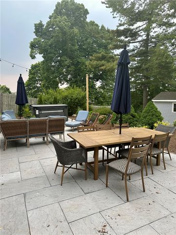 17 Rosedale Court, Middletown, RI 02842