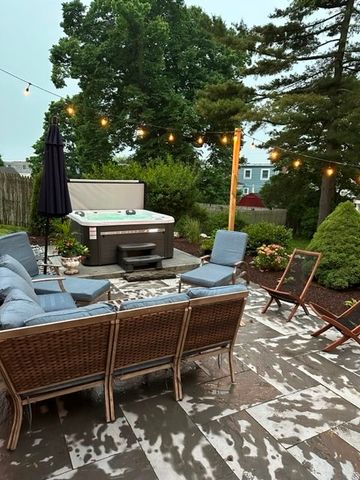 17 Rosedale Court, Middletown, RI 02842