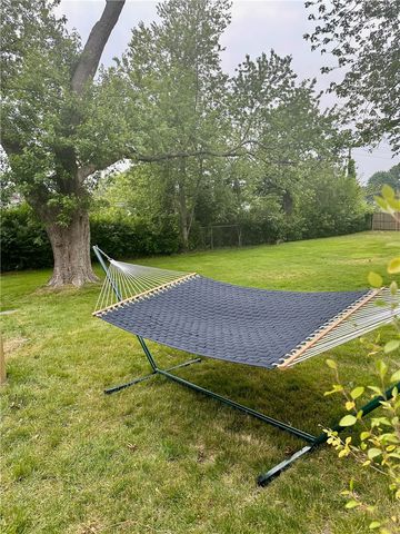 17 Rosedale Court, Middletown, RI 02842