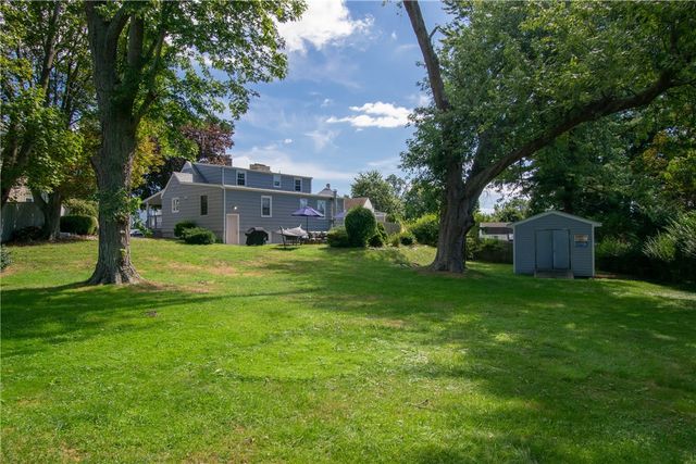 17 Rosedale Court, Middletown, RI 02842