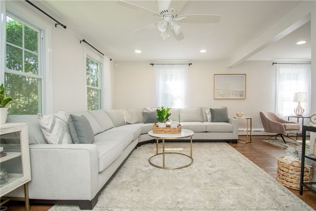 17 Rosedale Court, Middletown, RI 02842