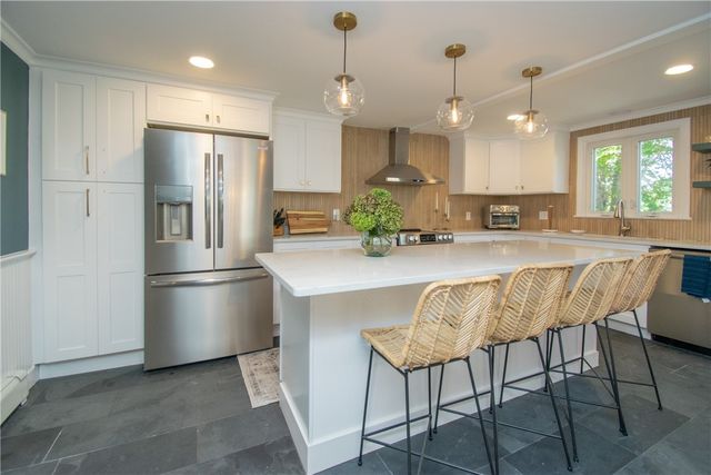 17 Rosedale Court, Middletown, RI 02842