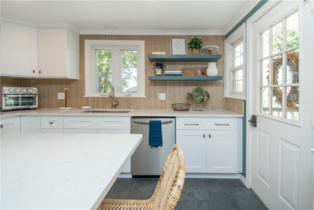 17 Rosedale Court, Middletown, RI 02842