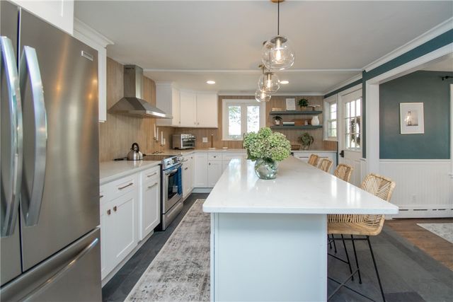 17 Rosedale Court, Middletown, RI 02842