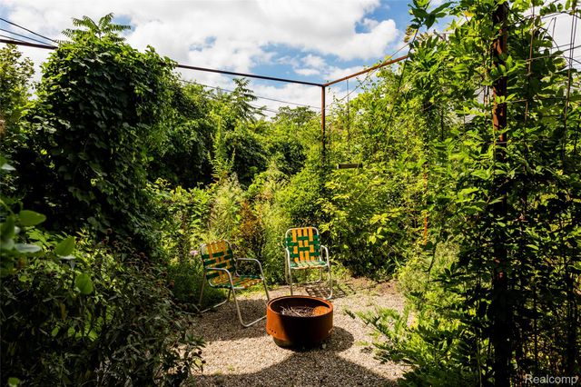 708 W Euclid Street, Detroit, MI 48202