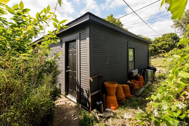 708 W Euclid Street, Detroit, MI 48202