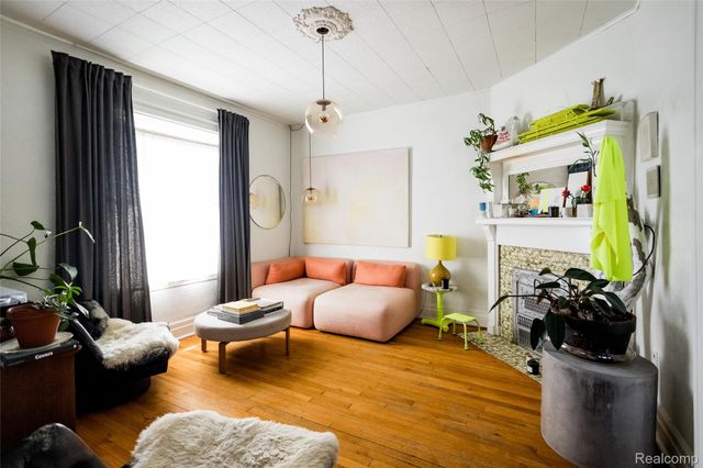 708 W Euclid Street, Detroit, MI 48202