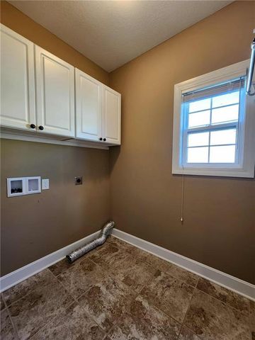 19367 Tomahawk Lane, St Joseph, MO 64505