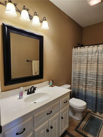 19367 Tomahawk Lane, St Joseph, MO 64505