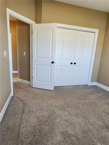 19367 Tomahawk Lane, St Joseph, MO 64505