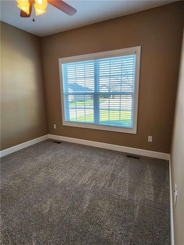 19367 Tomahawk Lane, St Joseph, MO 64505