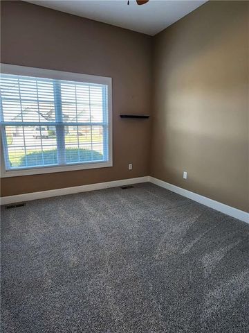 19367 Tomahawk Lane, St Joseph, MO 64505