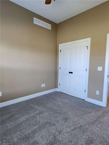 19367 Tomahawk Lane, St Joseph, MO 64505