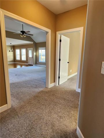 19367 Tomahawk Lane, St Joseph, MO 64505