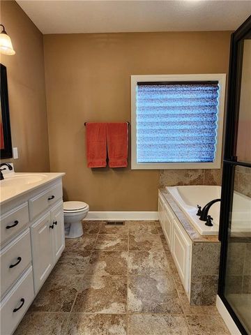 19367 Tomahawk Lane, St Joseph, MO 64505