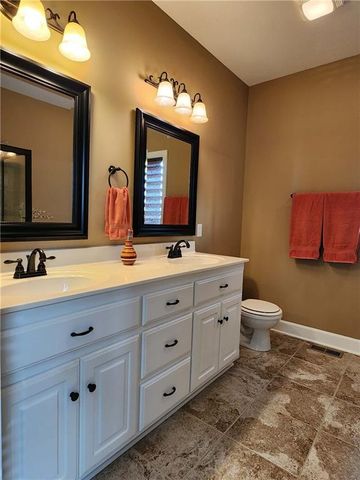 19367 Tomahawk Lane, St Joseph, MO 64505