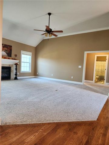 19367 Tomahawk Lane, St Joseph, MO 64505