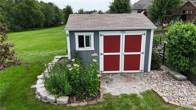 19367 Tomahawk Lane, St Joseph, MO 64505