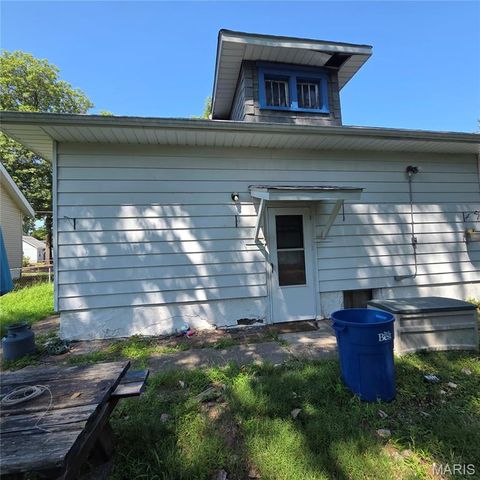 916 W Monroe Street, Belleville, IL 62220