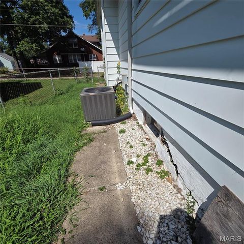 916 W Monroe Street, Belleville, IL 62220