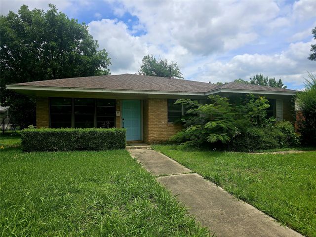 506 Meadow Drive, Gainesville, TX 76240